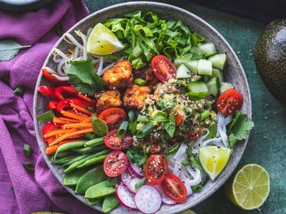 Green Curry Guacamole Bowls (@TheZestyLime)